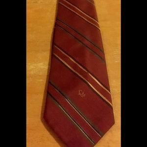 Beautiful Christian Dior Vintage Tie 100% Silk like new, unique colors.